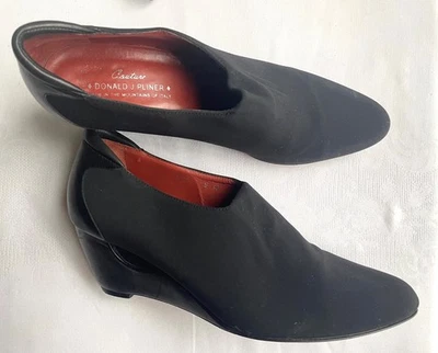 EUC Sz 9 Donald J. Pliner Couture Stretch Black Fabric Leather Heel - Image 1 of 4