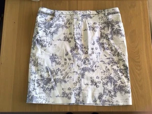 Ladies White Mix Floral Denim Skirt U.K. 14 With stretch FREE POST - Picture 1 of 2