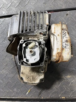 Двигатель двигателя ранцевой воздуходувки Kawasaki KRB750B - Изображение 1 из 3