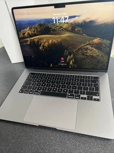 Apple MacBook Air 2023 15” Inch M2 Chip 8GB Ram - 256GB SSD Storage - Space Grey - Afbeelding 1 van 23