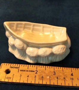 VINTAGE - BELLEEK FINE IRISH PORCELAIN BOAT CIGAR ASHTRAY - Picture 1 of 5