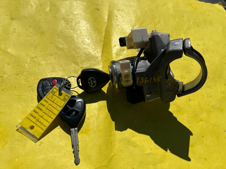 2013-2015 TOYOTA VENZA IGNITION SWITCH LOCK CYLINDER W/ KEYS OEM 89783-0T010 - Image 1 of 4