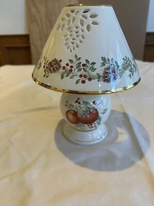 Lenox Williamsburg Buchsbaum und Kiefer Kerzenlampe Teelicht Votivkerzenhalter 10" - Bild 1 von 4