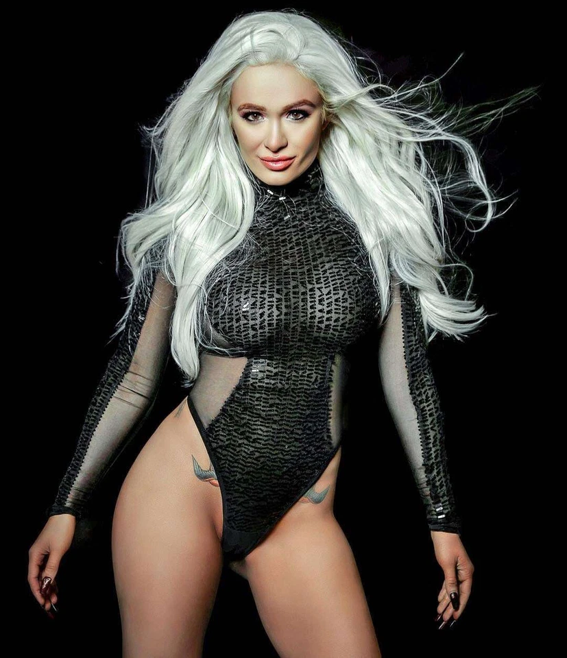 Scarlett Bordeaux Unsigned 8x10 photo A1 - Image 1 of 1
