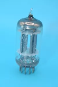 GE 12AX7 VINTAGE AUDIO TUBE TV7+ TESTED SUPERB - LARGE HORSESHOE GETTER - - Picture 1 of 3