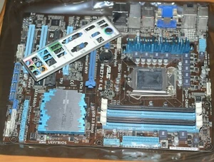 Placa madre ASUS P8Z77-V LE Chipset Intel Z77 LGA1155 HDMI y VGA DVI DP - Imagen 1 de 4