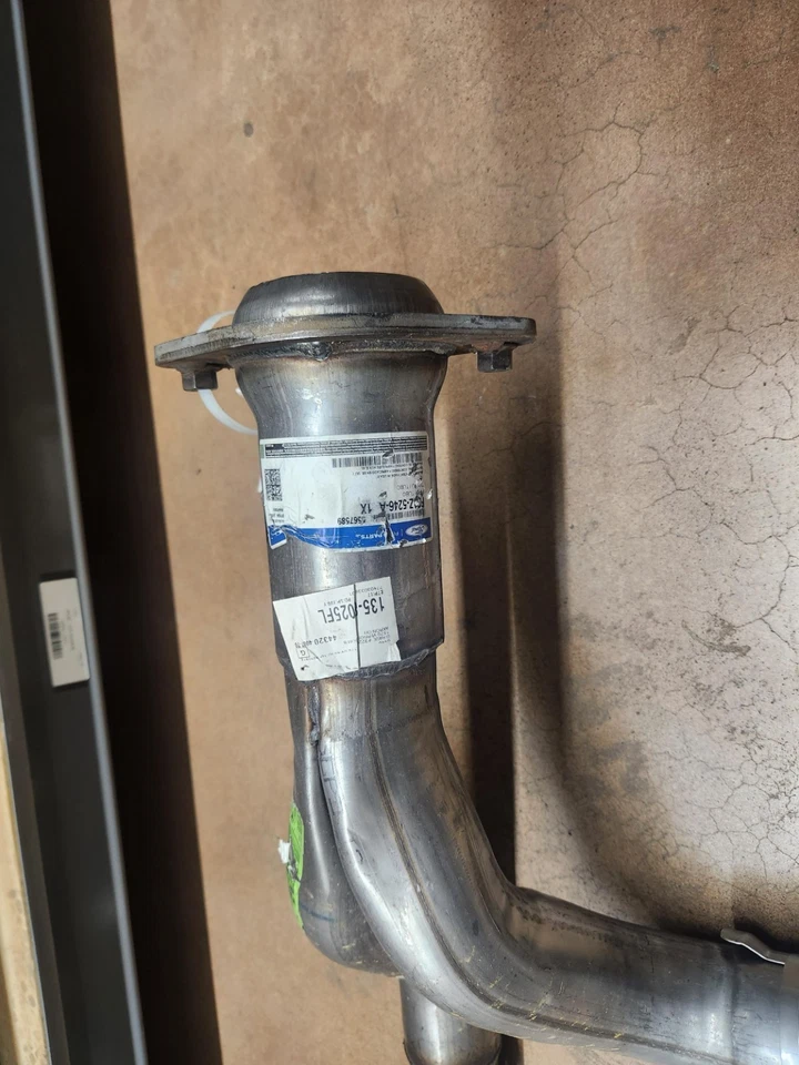 FC4Z5246A FC4Z-5246-A OEM EXHAUST PIPE FORD F59 F650 Foto 1 de 3