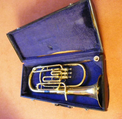 Bb Baritone Horn, Yamaha M-Piece, and Case - Image 1 of 4