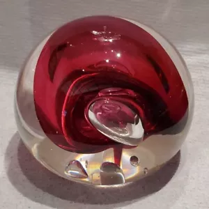 Jim Karg Studio Kunst Glas Briefbeschwerer 3" x 2" Cranberry Pink Swirls signiert - Bild 1 von 10