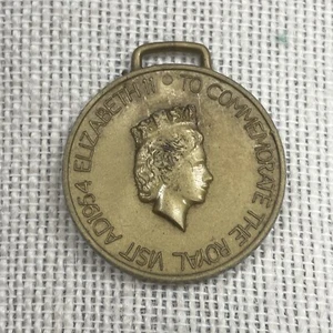 Medalla de plástico de bronce original vintage Royal Visit 1954 Australia Reina Isabel - Imagen 1 de 3