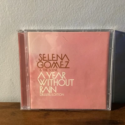 A Year Without Rain [Deluxe Edition CD/DVD] by Selena Gomez & The Scene Foto 1 de 4