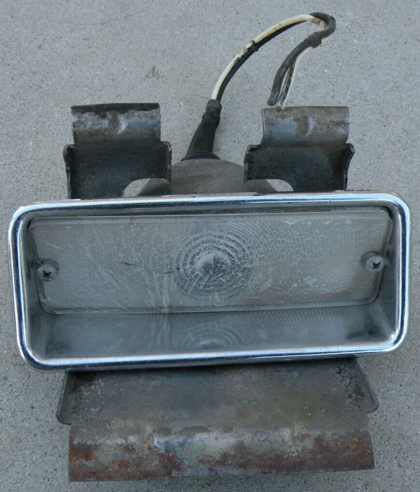 MERCURY MONTCLAIR FRONT BUMPER RIGHT LIGHT PARKING LAMP TURN SIGNAL 1960 60 OEM Foto 1 de 4