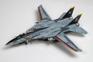 1:72 F14B Bombcat US Navy Fighter, Pro-Bult, Wings deployed.