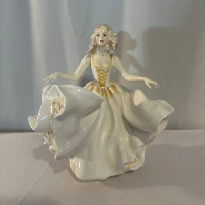 ROYAL DOULTON FIGURINE "SWEET SEVENTEEN". Mint Condition - Image 1 of 4