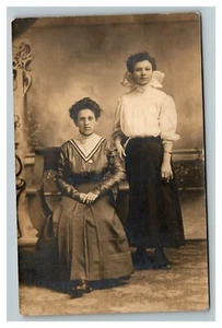Foto vintage primi anni 1910 RPPC di sorelle bel fiocco bianco nei capelli - Foto 1 di 2