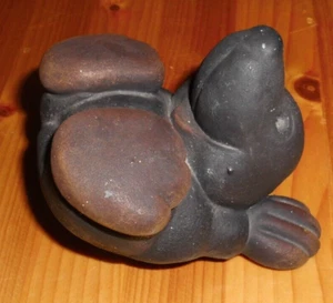Steinfigur Tierfigur Maulwurf liegend schwarz alt - Bild 1 von 4