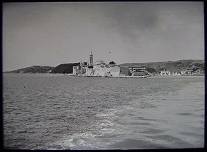 VINTAGE Magic Lantern Slide YUGOSLAVIAN LOCATION NO32 C1930 PHOTO COAST TOWN - Picture 1 of 2