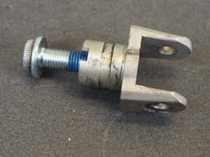 HOLDER BRACKET , L.STEP FR SUZUKI GSX1000R K7-K8 43531-41G10 16853 - Picture 1 of 4