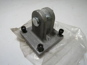 NEW MOTION CONTROLS C9345 3-1/4" CYLINDER CLEVIS BRACKET & PIN FOR AIR CYLINDER - Picture 1 of 6