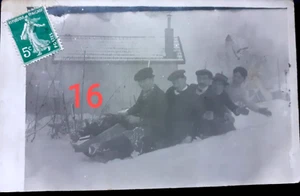 Nr. 16 CPA De Vagney Fotokarte ungeschrieben Bobteam VOSGES 88 - Bild 1 von 2