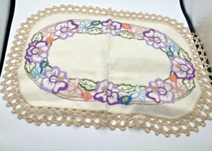 Vintage Embroidered Flower Doilie with crochet trim 19x12.5 inches! - Picture 1 of 5