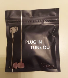 DELTA AIRLINES STUDIO EARBUDS  - Picture 1 of 2