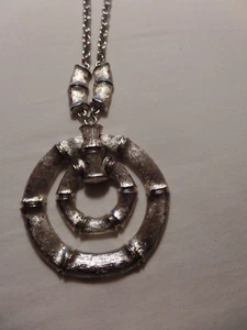 VINTAGE PAPIER 70er DOPPEL ANHÄNGER HALSKETTE PINSEL SILBERFARBEN - Bild 1 von 5