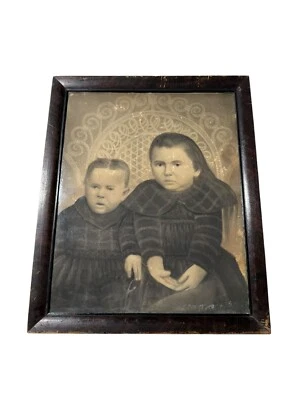 Inusual impresión artística enmarcada de antiguas hermanas espeluznantes retrato enmarcado antiguo Foto 1 de 4