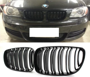 BMW E87 E81 E82 E88 NERO LUCIDO DOPPIO RAGGIO COPPIA GRIGLIE RENALI ANTERIORI - Foto 1 di 1