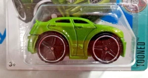 GREEN CHRYSLER 300C TOONED HOT WHEELS 1/64 SHORT CARD - Picture 1 of 7