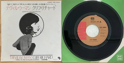Single de 7 pulgadas de Cliff Richard Devil Woman/Love On - Imagen 1 de 2
