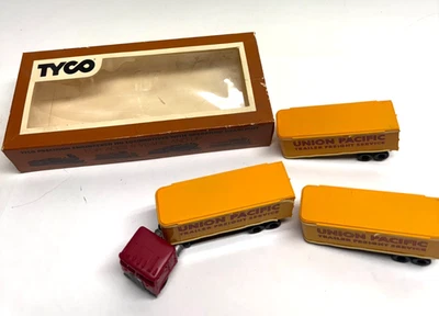 Vintage Tyco HO Union Pacific Truck Cab with Container  903-3, with 2 containers - Image 1 of 4