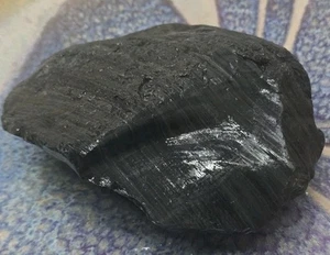 Piedra de obsidiana negra grande crudo natural roca cristal curativo 1 libra 9,3 onzas - Imagen 1 de 13