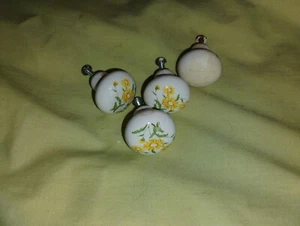 4 VTG Floral Porcelain Ceramic Pull Knobs Screw On 1 Painted Over, Paint Hard To - Picture 1 of 2