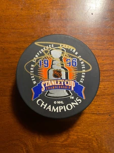 Joe Sakic Autographed Puck PSA/DNA - Picture 1 of 3