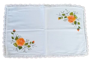 Corredor de Mesa Naranja Rosas Flores Borde Crochet Vintage 18"x12" - Imagen 1 de 7