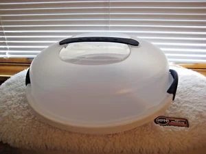 Sterilite Round Divided Serving Veggie Fruit Tray w/ Locking Lid 5 sections NEW - Picture 1 of 10