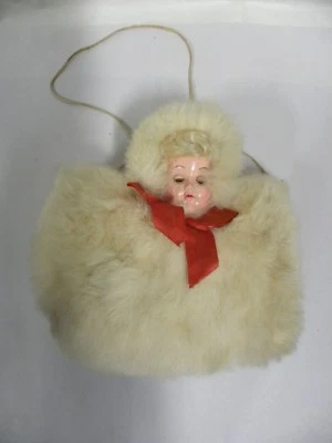 复古儿童白兔毛皮娃娃头手松饼 (A5) — 第 1/4 张图片