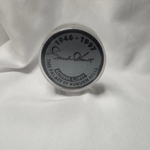 Gordie Howe NHL Hall of Fame Signed Hockey Puck - Picture 1 of 2
