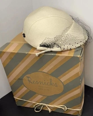 Sombrero blanco vintage tejido red negra y prendedores de Resnicks Binghamton New York Box Foto 1 de 4
