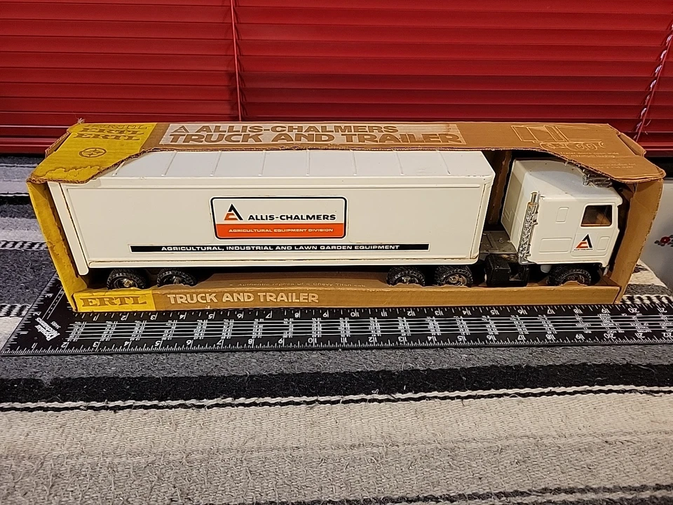 Ertl Allis Chalmers Chevy Semi 1/25 Replica Collectible - Image 1 of 4