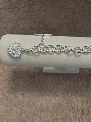 Pulsera Monet Charm PAVE 3D estrás corazón dije cierre de palanca tono plateado Foto 1 de 4