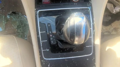 Conjunto de palanca de cambios de transmisión automática usado se adapta a: Volkswagen Passat G 2014 Foto 1 de 4