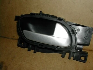 Peugeot 207 1.4cc Schrägheck 2007 O/S Türgriff vorne innen - Bild 1 von 2