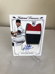 2015 National Treasures /41 Williams Perez #215 Rookie Auto RC Braves Patch