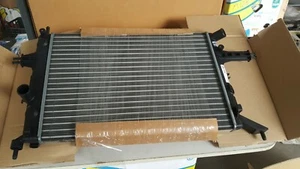 HELLA 8MK376720421 RADIATORE RAFFREDDAMENTO OPEL ASTRA - RADIATOR - Picture 1 of 3