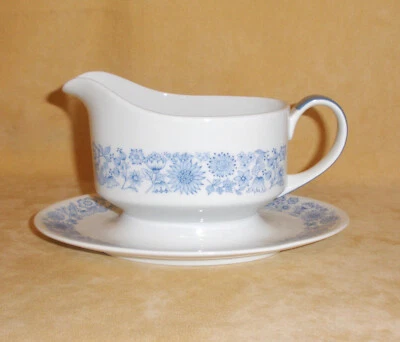 Royal Doulton Cranbourne Gravy Boat con revestimiento adjunto Foto 1 de 4
