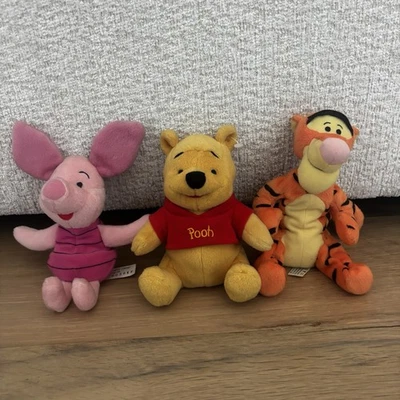 Juego de 3 peluches vintage 1997 Mattel Winnie the Pooh, Tigger, Piglet Holding Hands Foto 1 de 4