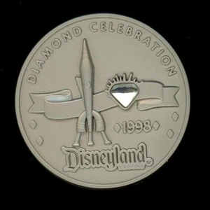 DLR Diamante Celebración 60ª Moneda En Caja Nave Espacial Tierra Moneda LE Disney Prendedor - Imagen 1 de 1