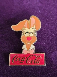 1986 Disney Coke 15th Anniversary WDW Coca Cola MARCH HARE Pin - Bild 1 von 1
